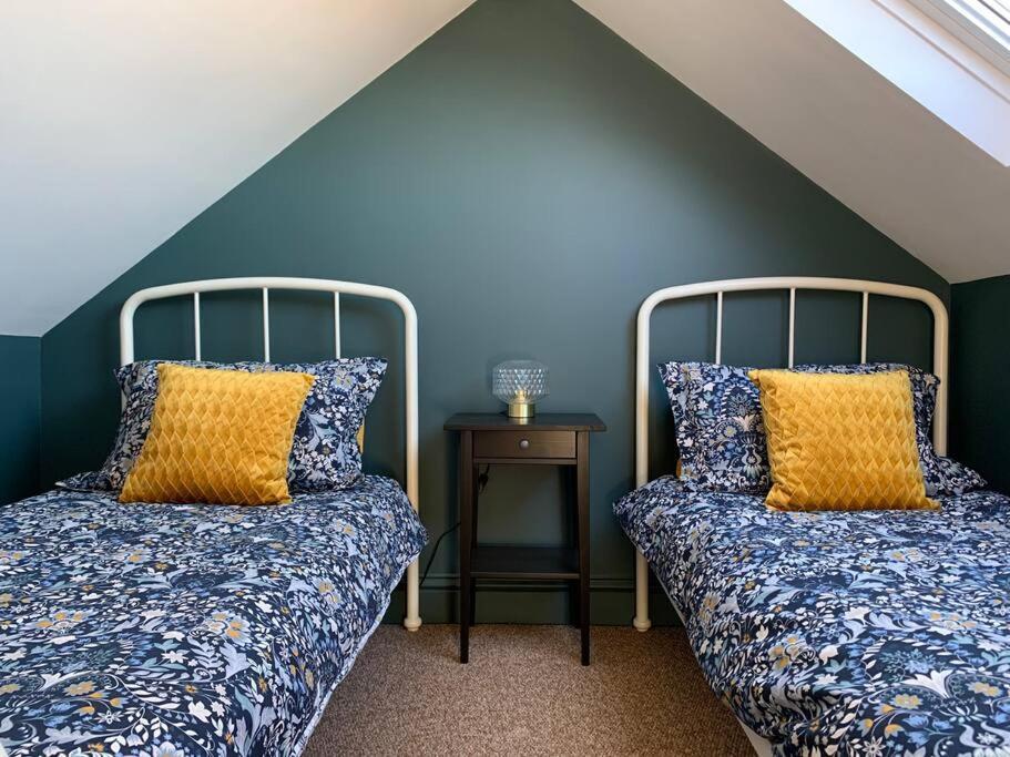 No 11, Fishguard, Ideal For Beach, Coastal Path And Town! Fishguard
